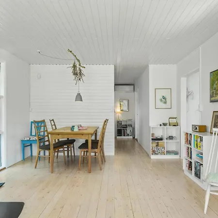 3 Bedroom Lovely Home In Vejby בית נופש *